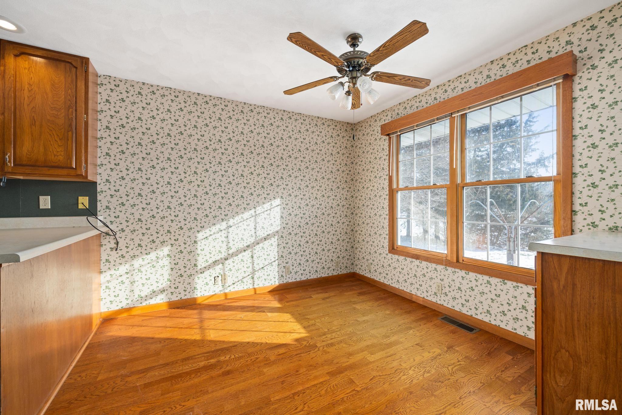 2300 Mayflower Drive Pekin, IL 61554 - Photo 9 of 38