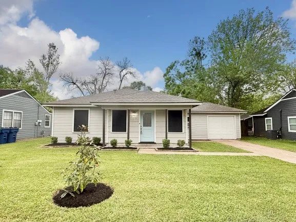 $1,495 | 1232 San Felipe Street, Angleton, TX 77515