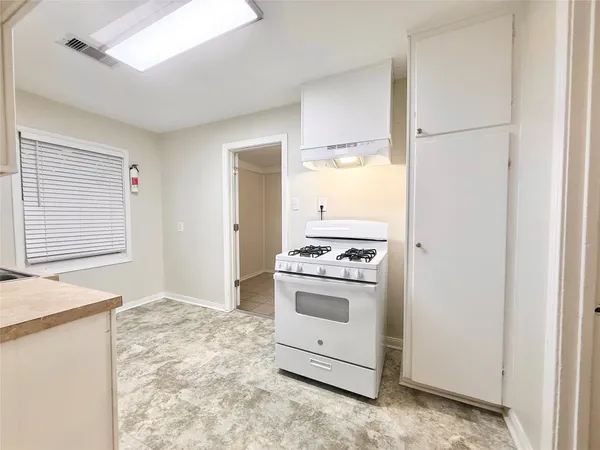 $1,495 | 1232 San Felipe Street, Angleton, TX 77515