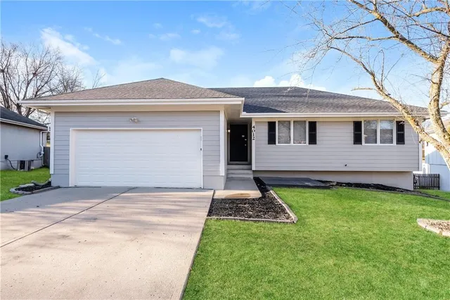 $2,275 | 4012 Northwest Delwood Court, Blue Springs, MO 64015