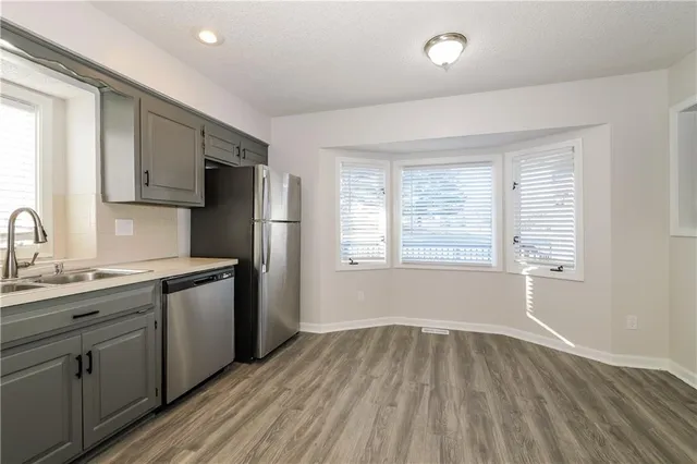 $2,275 | 4012 Northwest Delwood Court, Blue Springs, MO 64015