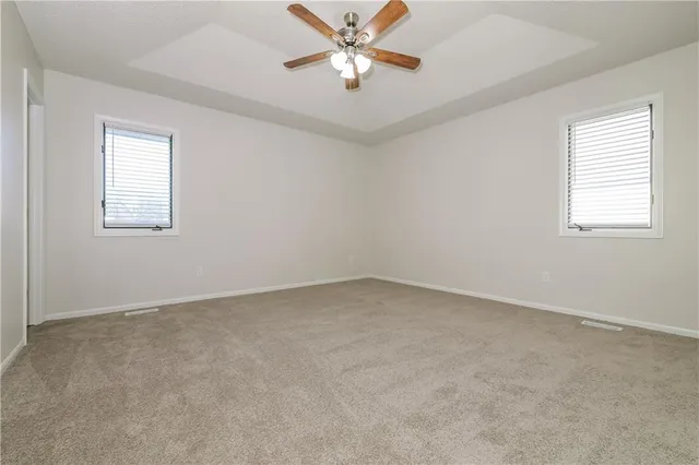 $2,275 | 4012 Northwest Delwood Court, Blue Springs, MO 64015