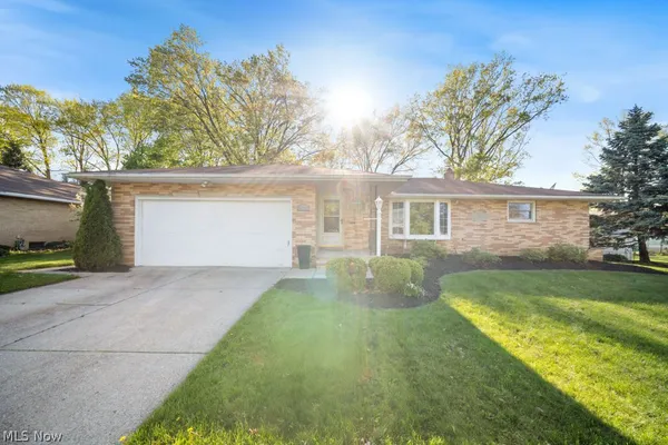 $375,000 | 6098 St Joseph Drive, Seven Hills, OH 44131