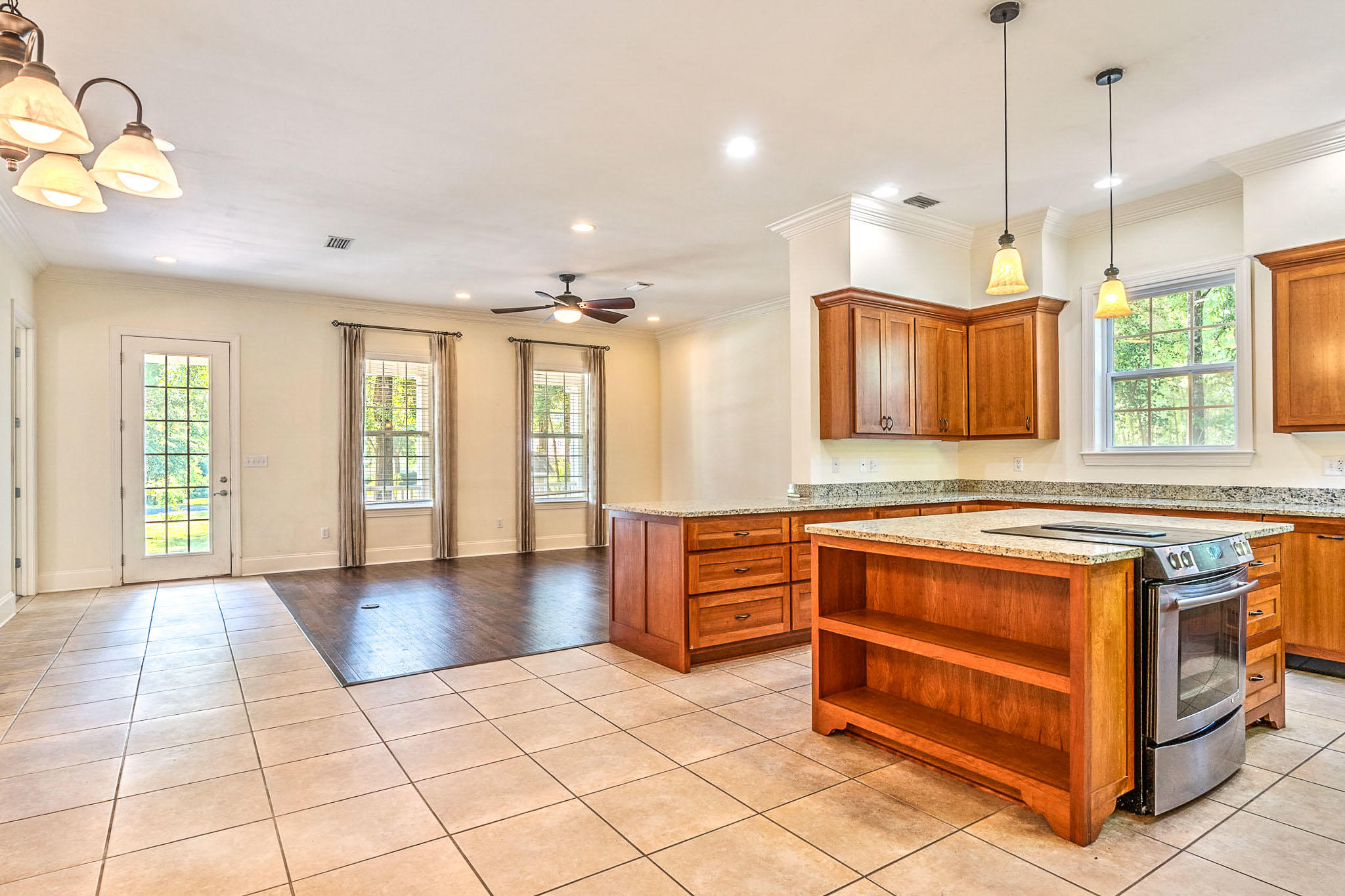 119 Country Manor Road DeFuniak Springs, FL 32435 - Photo 11 of 39 Kitchen/Living