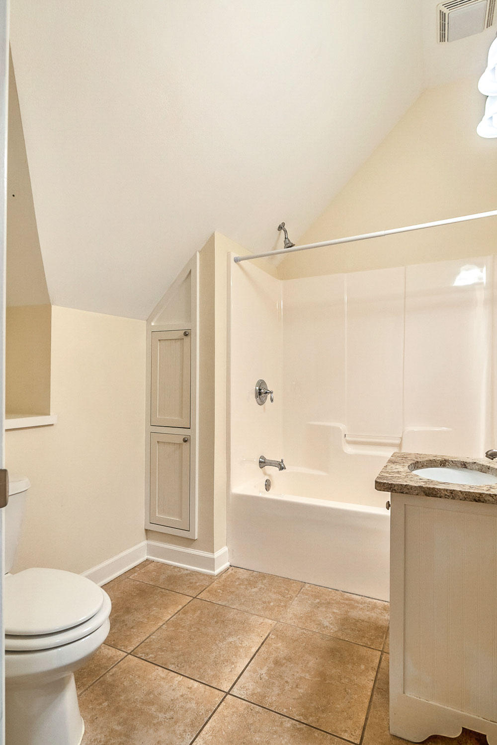 119 Country Manor Road DeFuniak Springs, FL 32435 - Photo 20 of 39 Upstairs full bath