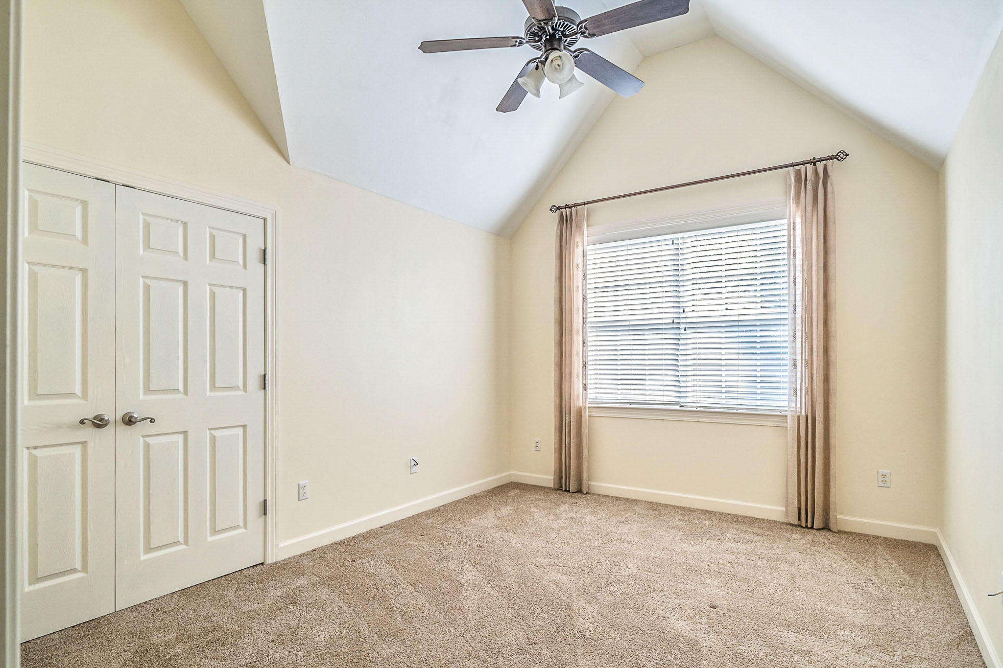 119 Country Manor Road DeFuniak Springs, FL 32435 - Photo 23 of 39 Bedroom 3