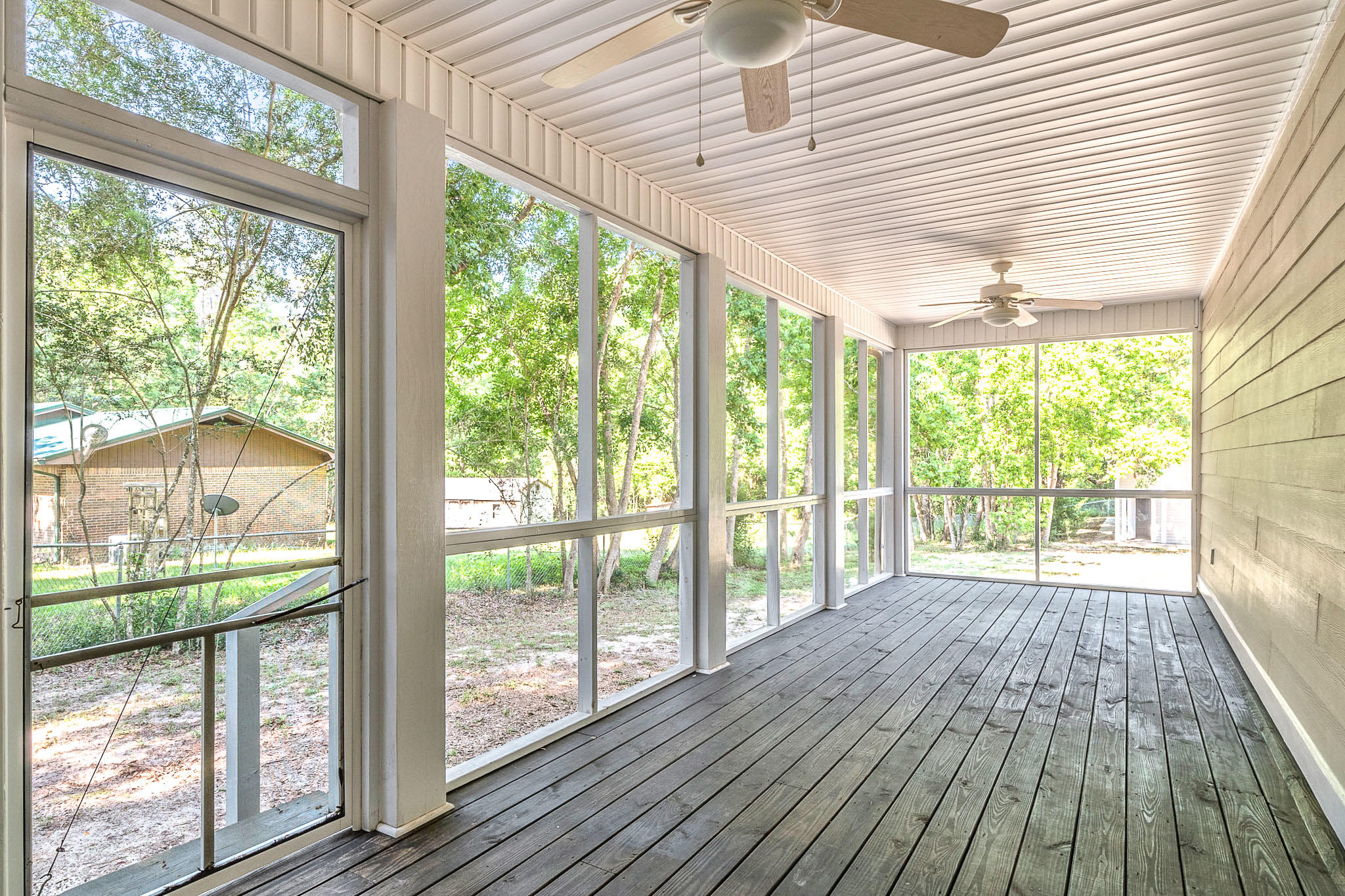 119 Country Manor Road DeFuniak Springs, FL 32435 - Photo 29 of 39 Screened-In Back Porch