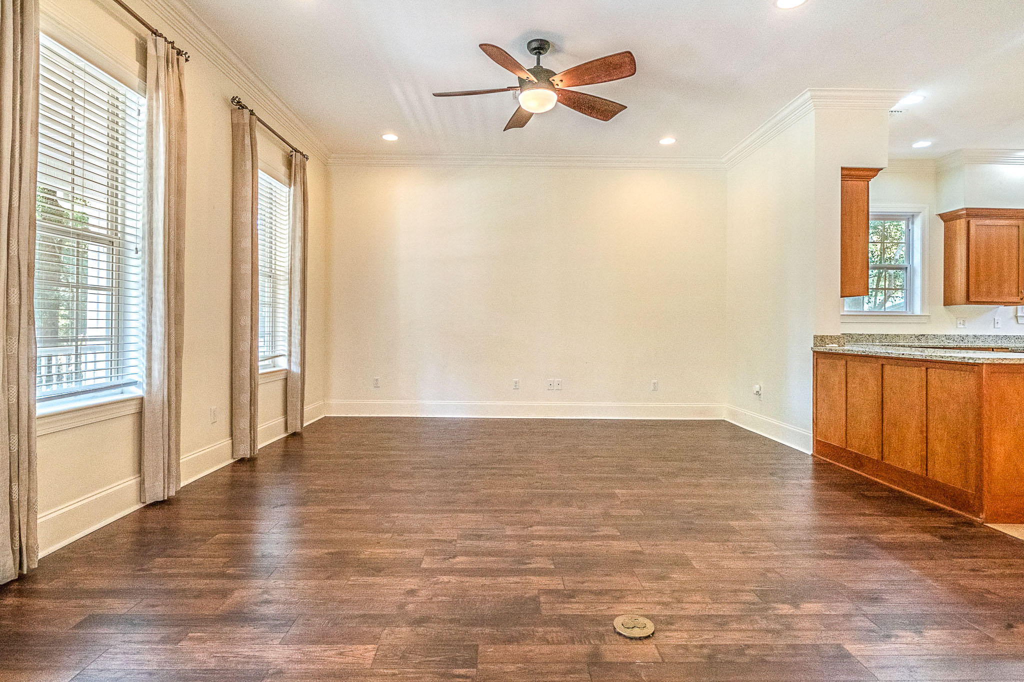 119 Country Manor Road DeFuniak Springs, FL 32435 - Photo 6 of 39 Living area
