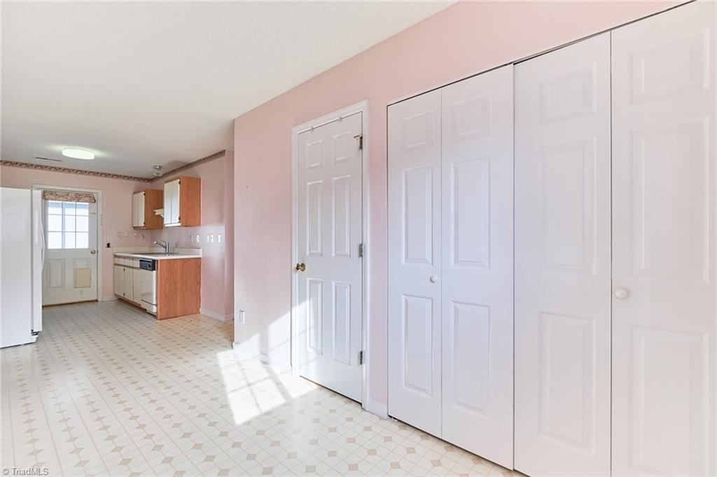 2625 Stratford Lake Road Winston-Salem, NC 27103 - Photo 15 of 34