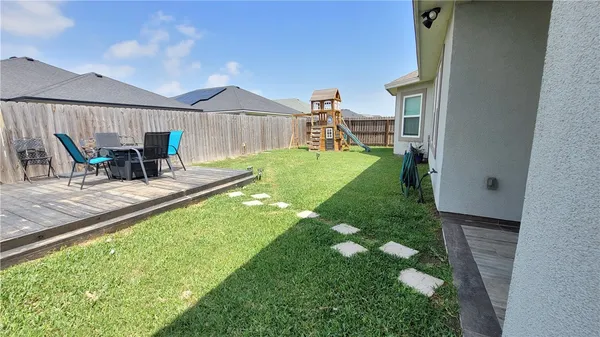 a view of a house with a backyard