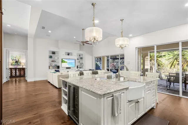 a large kitchen with kitchen island a large island in it