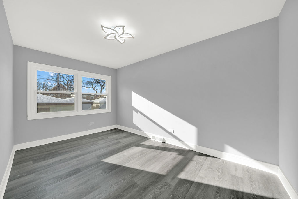 1275 West 71st Street Chicago, IL 60636 - Photo 20 of 21 a view of empty room with wooden floor and fan