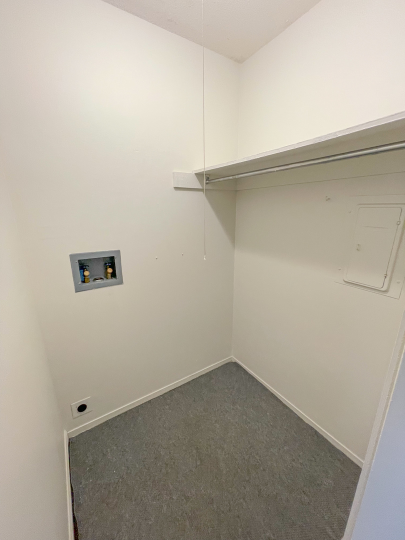 405 North Wabash Avenue, Unit 1410 Chicago, IL 60611 - Photo 13 of 18 an empty room