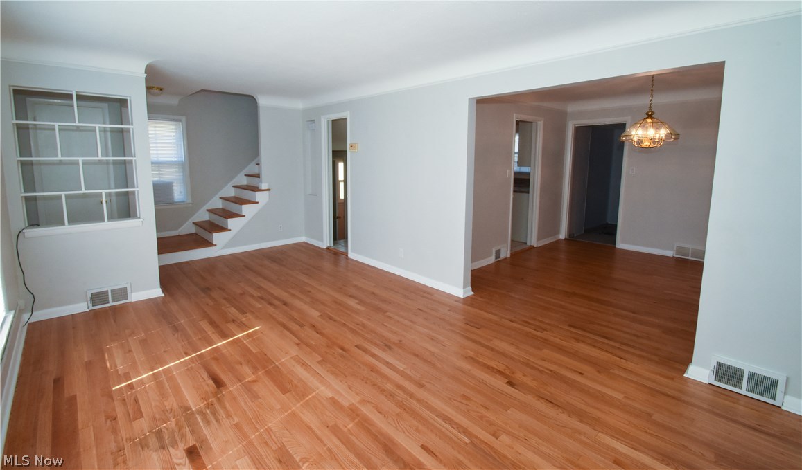 4033 Corwin Road Cleveland, OH 44121 - Photo 4 of 25