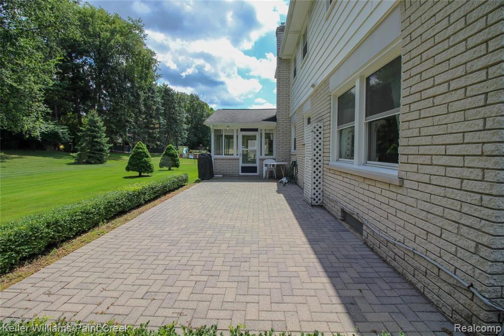 622 Bridgestone Drive Rochester Hills, MI 48309 - Photo 43 of 45