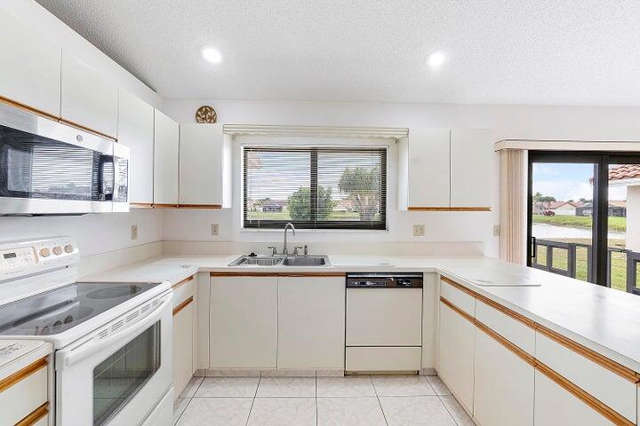 9525 El Clair Ranch Road Boynton Beach, FL 33437 - Photo 6 of 21 Photo 6