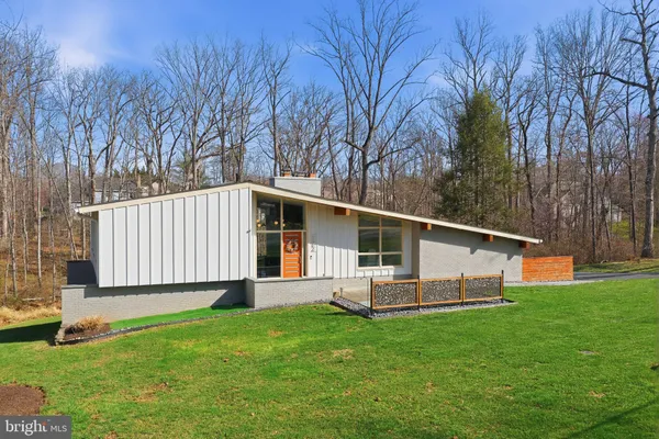 $1,235,000 | 122 Lake Drive, Sterling, VA 20164