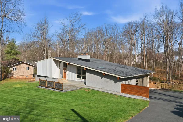 $1,235,000 | 122 Lake Drive, Sterling, VA 20164