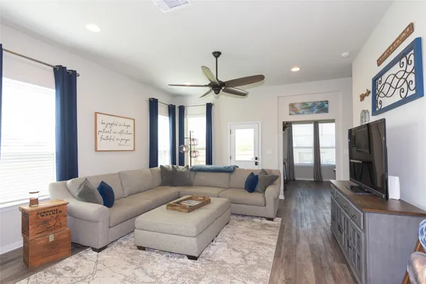 $2,600 | 505 Blue Oak Boulevard, San Marcos, TX 78666