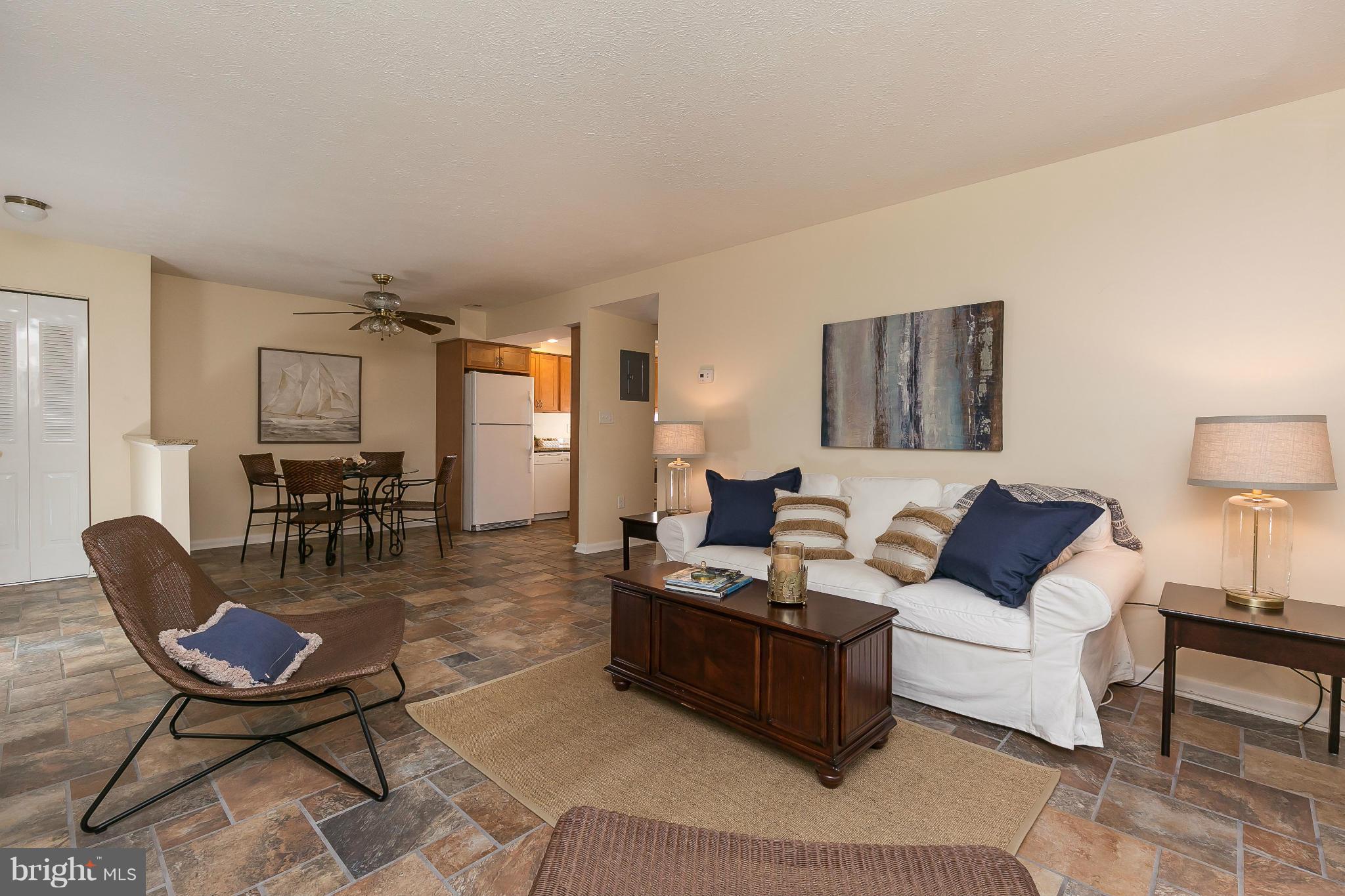 2572 Riva Road, Unit 4B Annapolis, MD 21401 - Photo 9 of 20 a living room with furniture