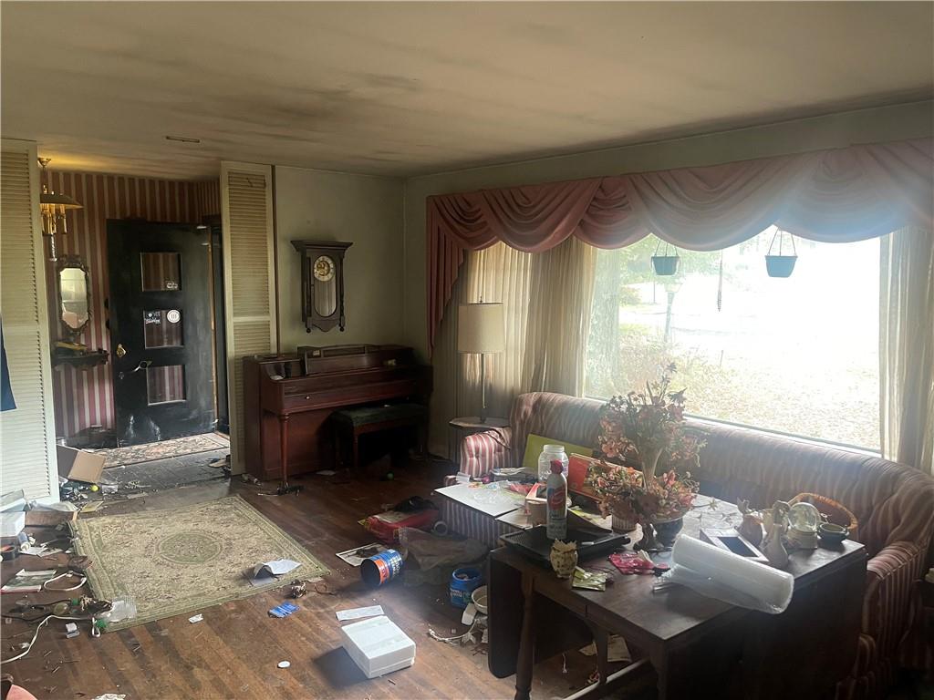 326 Frazier Drive New Castle, PA 16105 - Photo 11 of 27 a living room with furniture and a large window