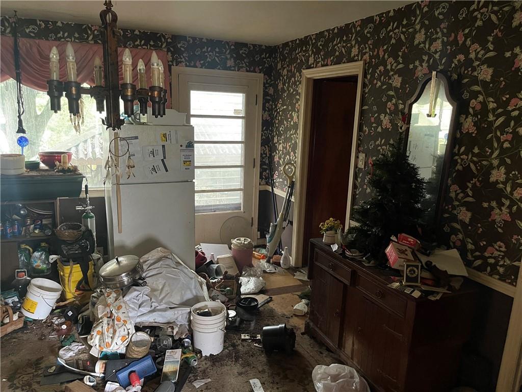 326 Frazier Drive New Castle, PA 16105 - Photo 12 of 27 a room with window