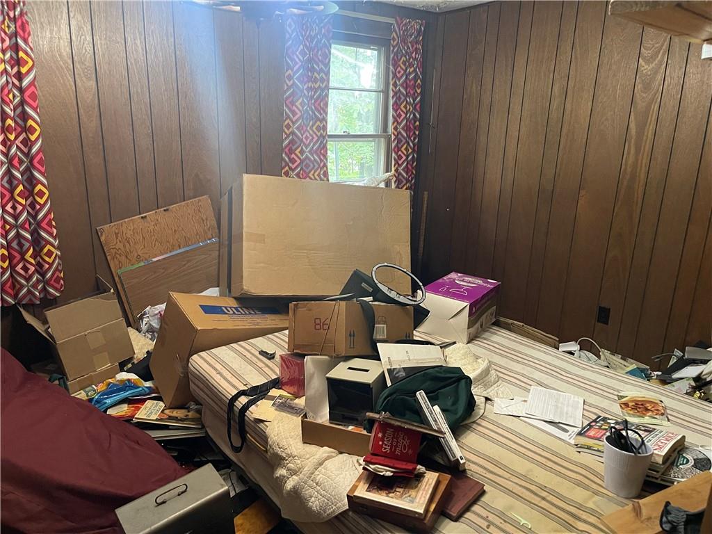 326 Frazier Drive New Castle, PA 16105 - Photo 19 of 27 a living room with furniture and a window