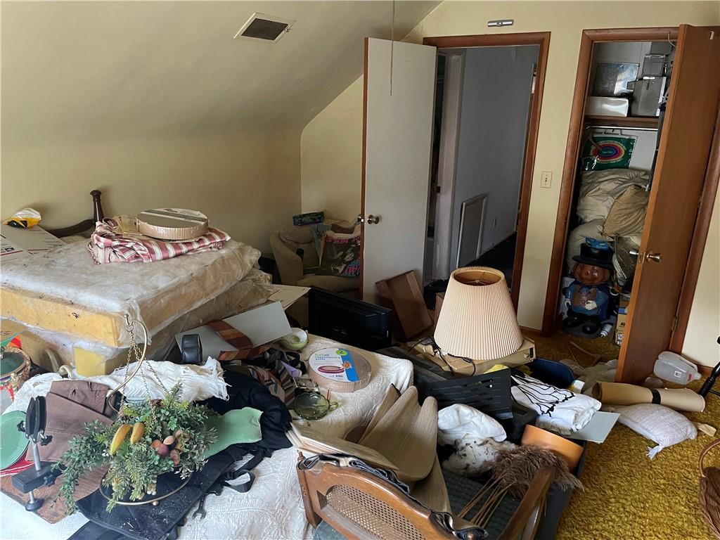 326 Frazier Drive New Castle, PA 16105 - Photo 21 of 27 a living room with furniture