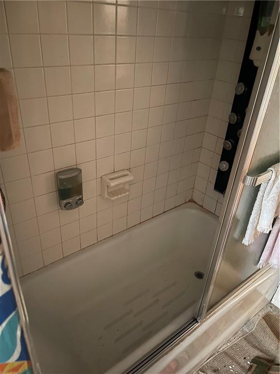 326 Frazier Drive New Castle, PA 16105 - Photo 23 of 27 a bathroom with a shower