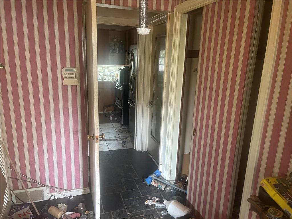 326 Frazier Drive New Castle, PA 16105 - Photo 10 of 27