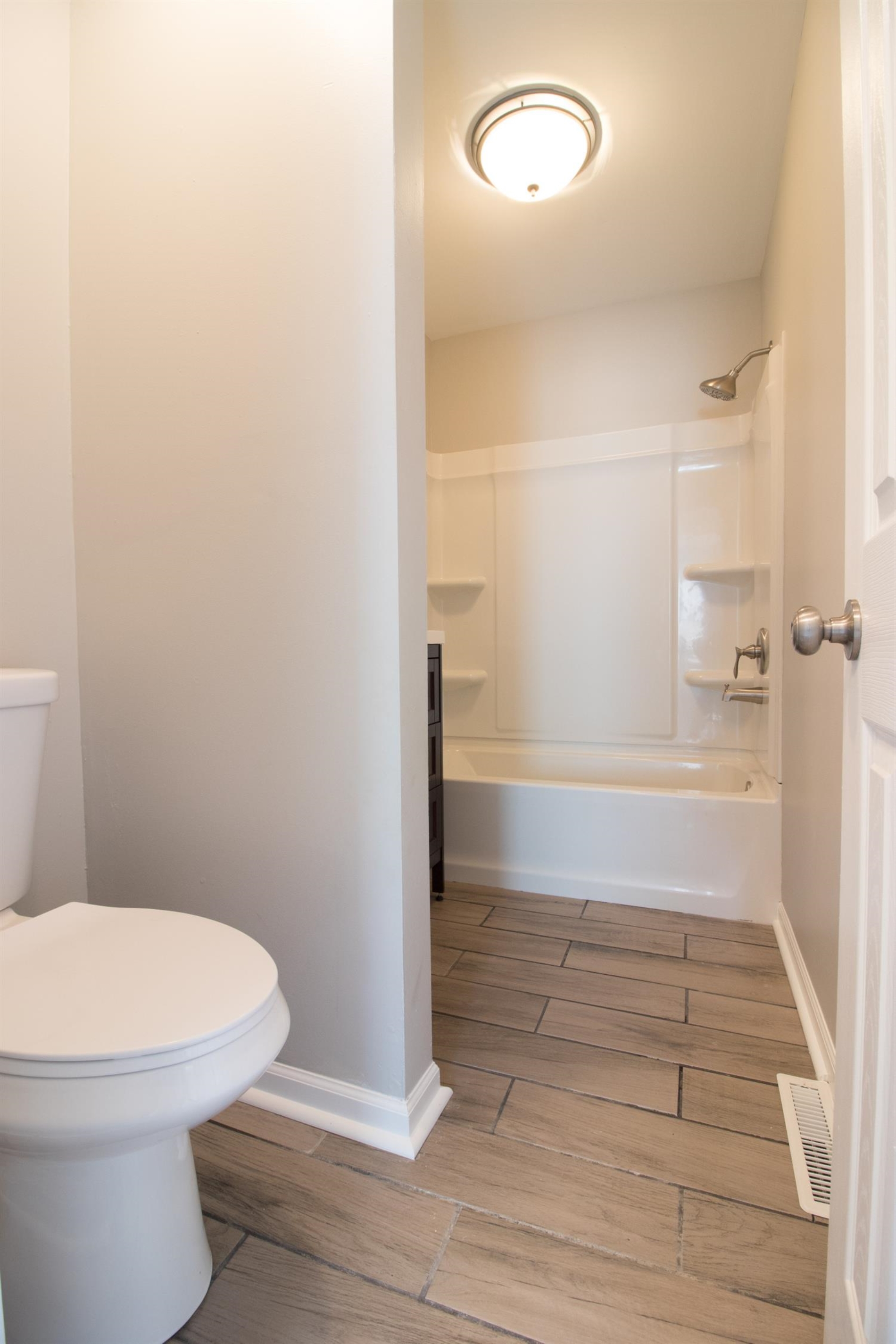 1714 Waiola Road Valparaiso, IN 46383 - Photo 8 of 10 1900x2850