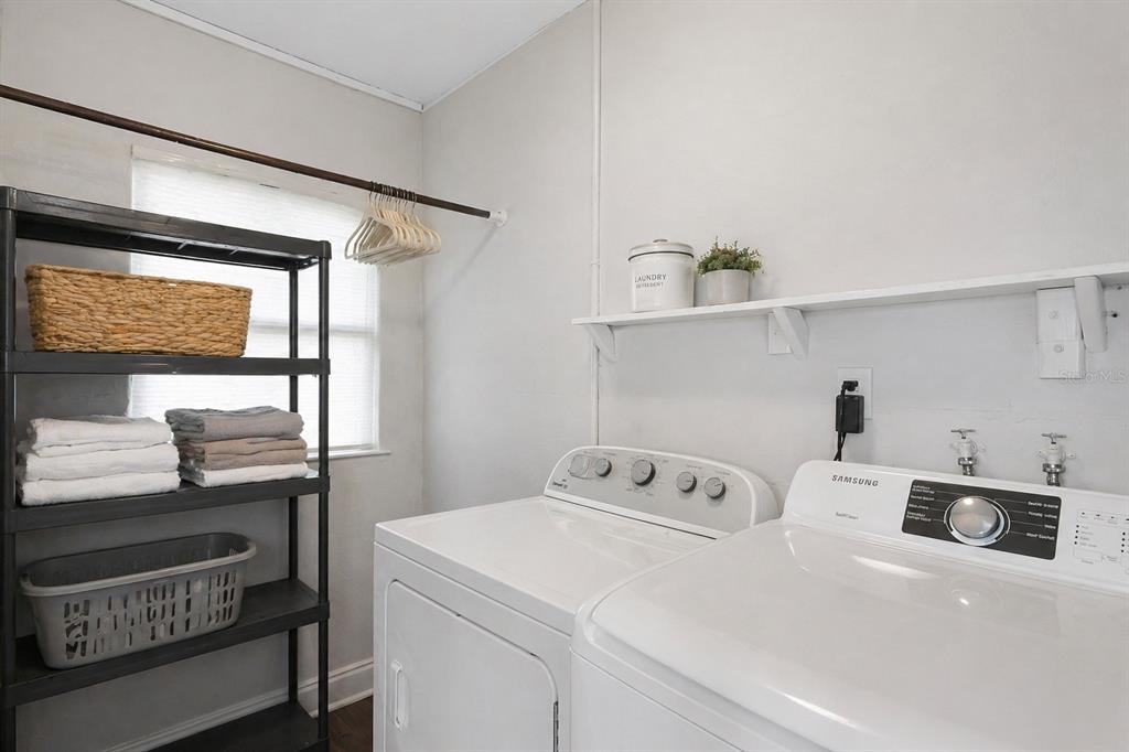 498 Clemson Drive Altamonte Springs, FL 32714 - Photo 18 of 31 a bedroom with a bed and a window
