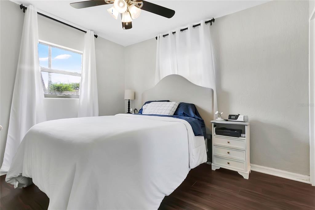 498 Clemson Drive Altamonte Springs, FL 32714 - Photo 10 of 31 a bedroom with a bed and a window
