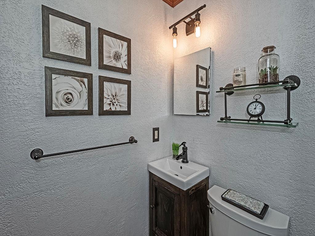 638 Knoll Lane Apollo, PA 15613 - Photo 25 of 30 a bathroom with a sink and a mirror