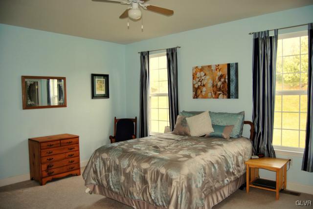 1523 Kaitlyn Road Allentown, PA 18103 - Photo 6 of 30 Gallery Image 6