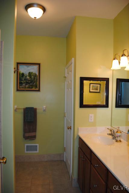 1523 Kaitlyn Road Allentown, PA 18103 - Photo 7 of 30 Gallery Image 7