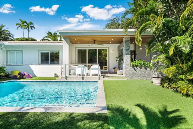a view of outdoor space yard and patio