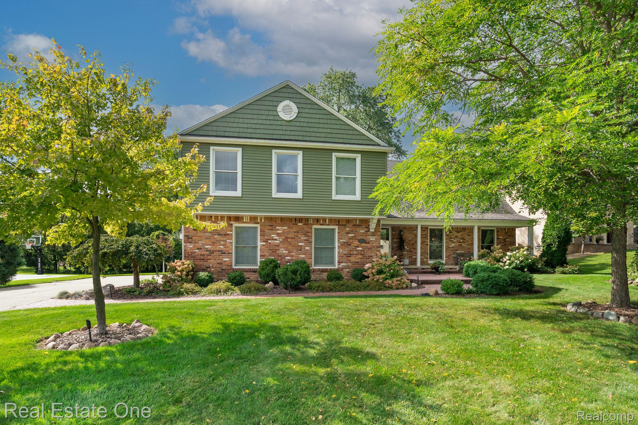 925 Laurel Avenue Rochester, MI 48309 - Photo 1 of 37 925 Laurel