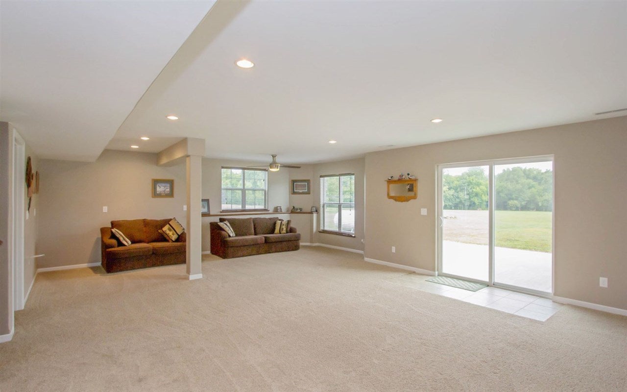 3036 Hidden Meadow Lane Riverside, IA 52327 - Photo 16 of 28 Gallery Image 16