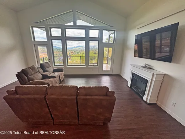 $845,000 | 604 Falcon Drive, Alpine, WY 83128