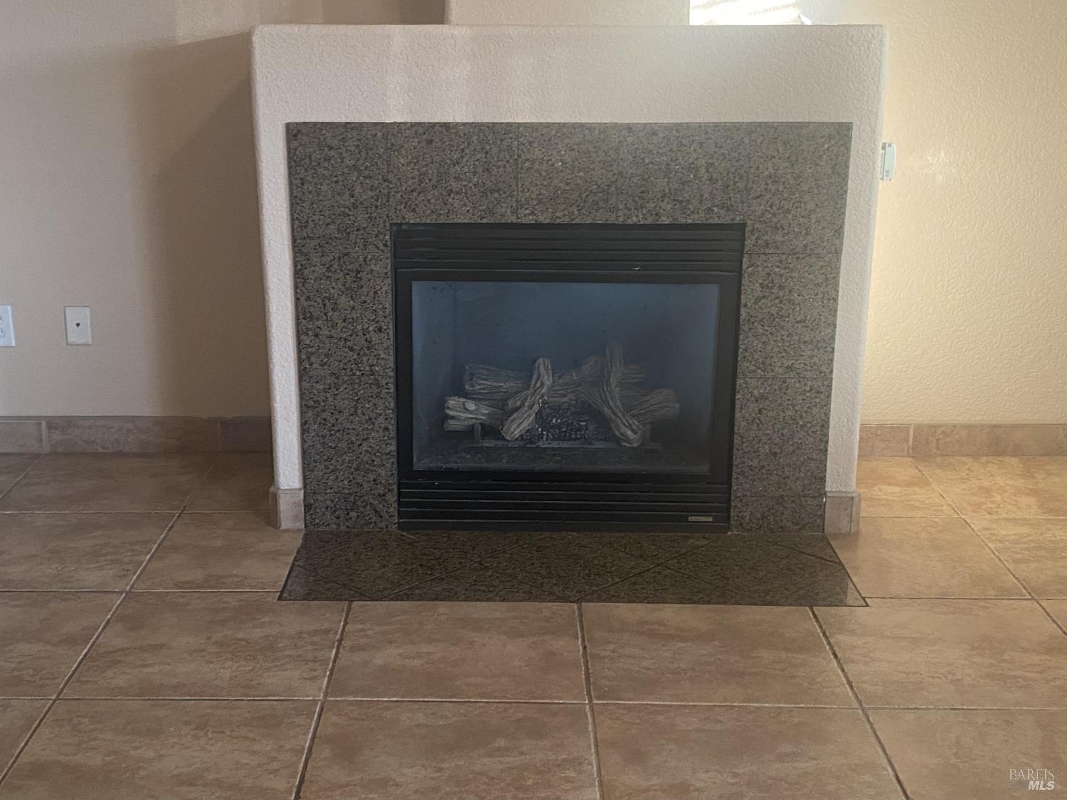 706 Anderson Way Rio Vista, CA 94571 - Photo 3 of 13 a living room with a fireplace
