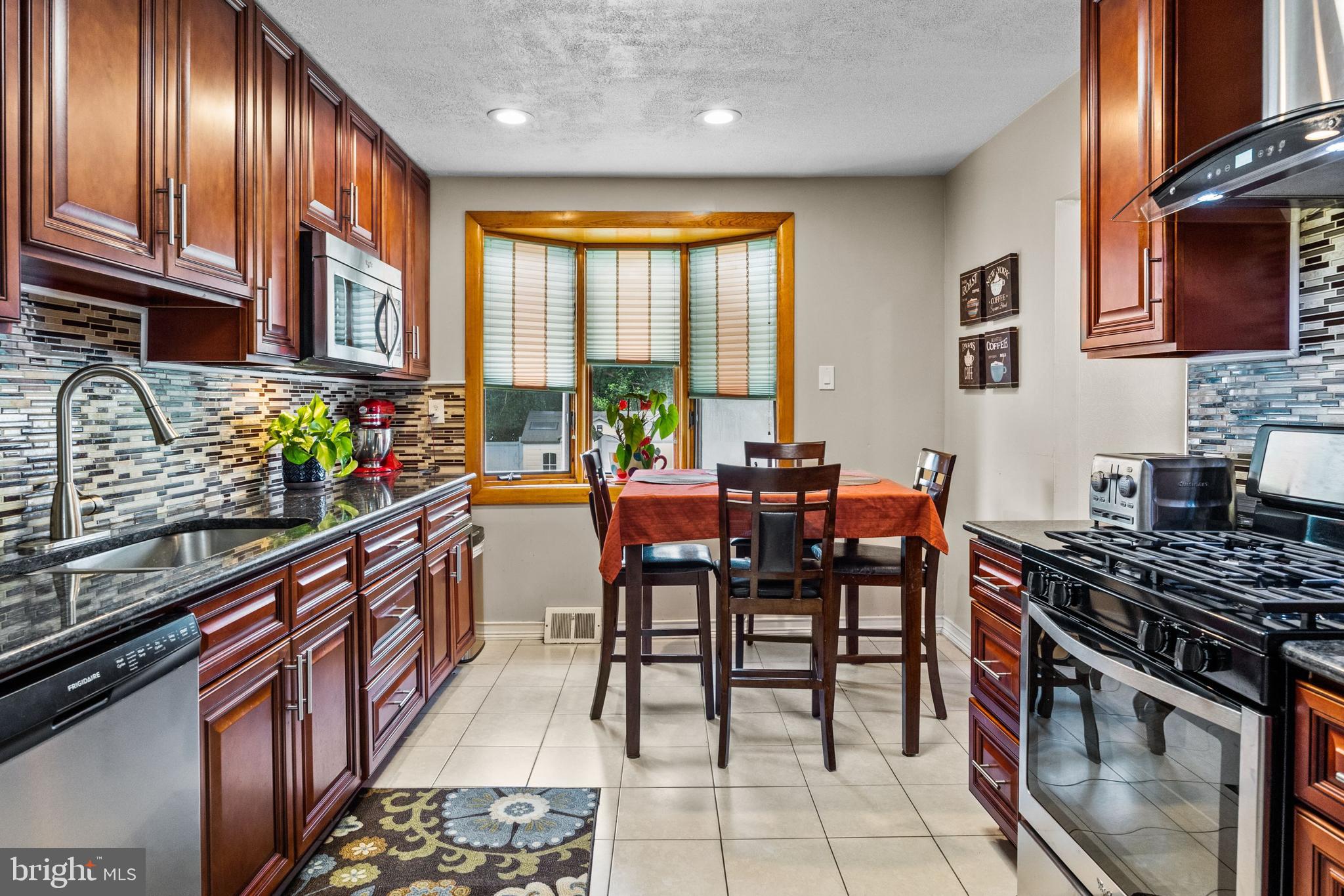 9716 Portis Road Philadelphia, PA 19115 - Photo 12 of 38
