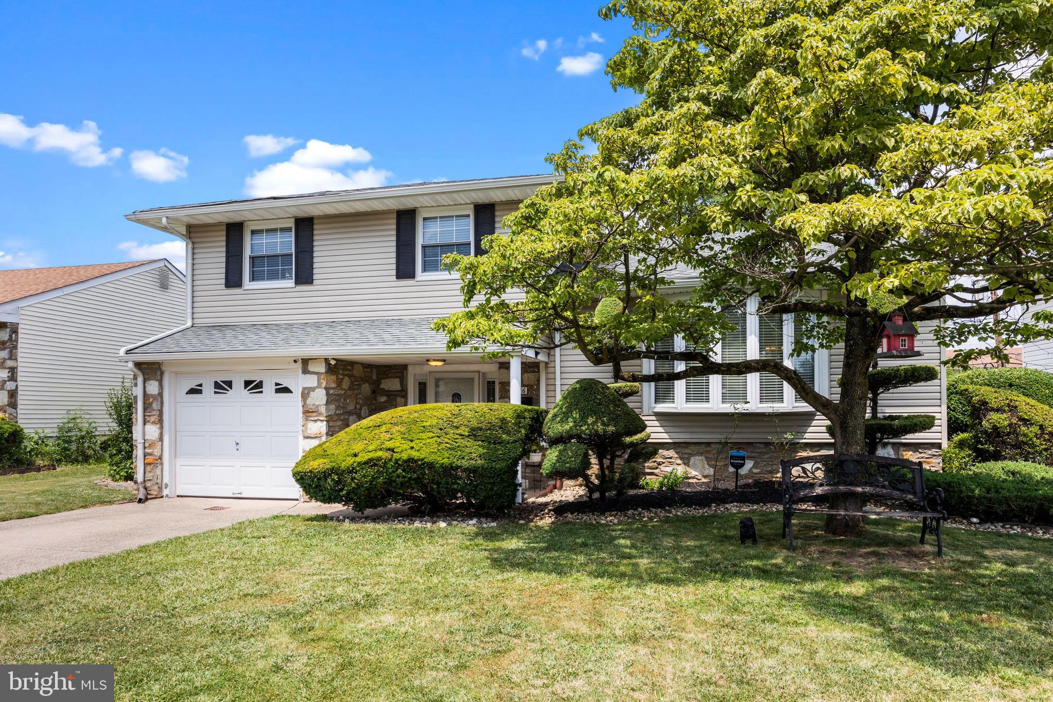 9716 Portis Road Philadelphia, PA 19115 - Photo 3 of 38