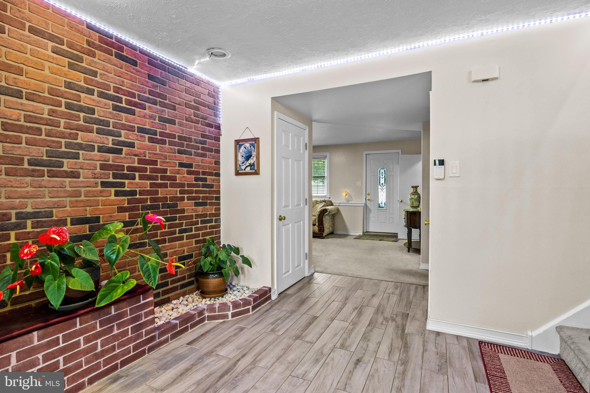 9716 Portis Road Philadelphia, PA 19115 - Photo 4 of 38