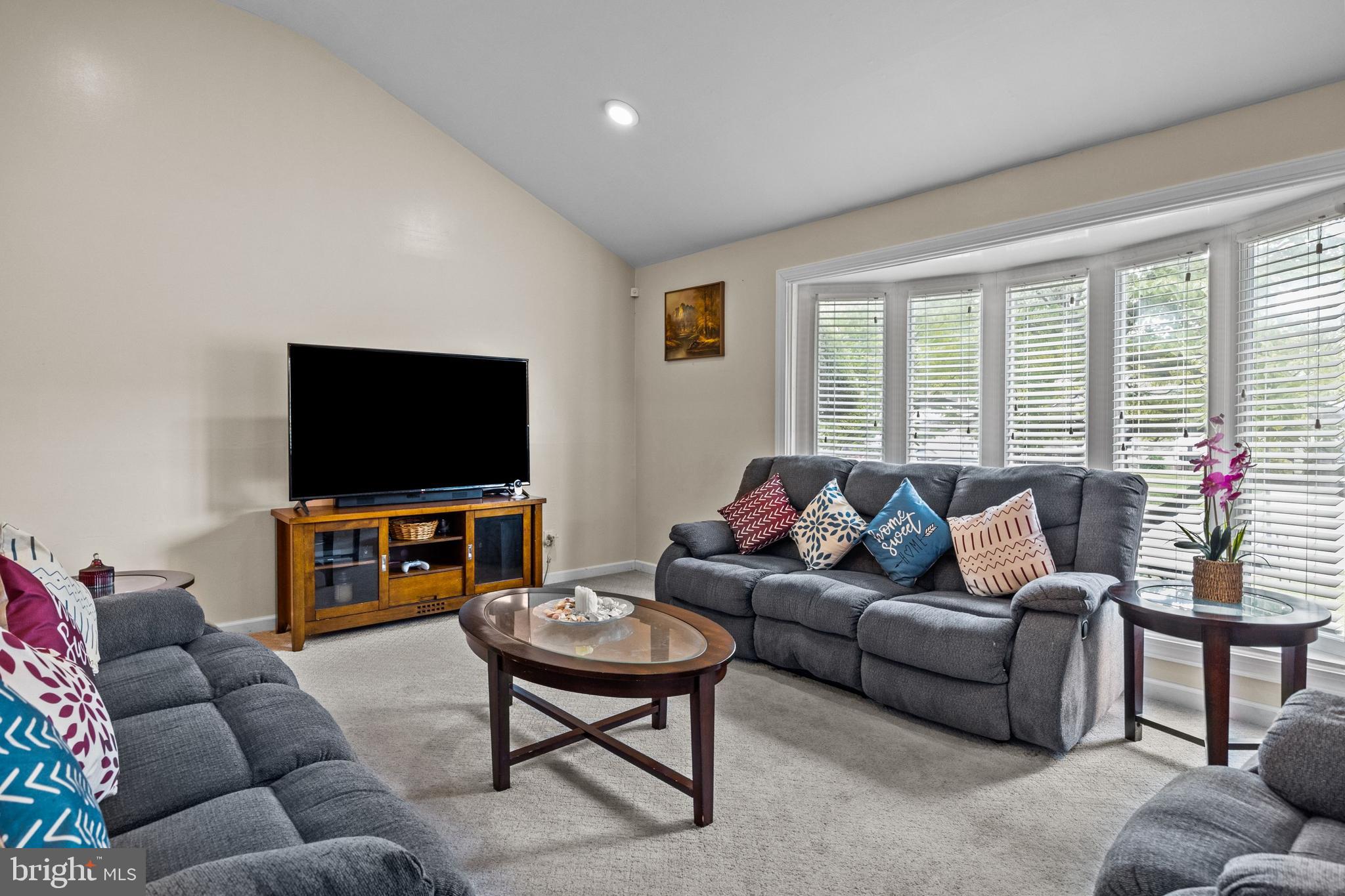 9716 Portis Road Philadelphia, PA 19115 - Photo 7 of 38