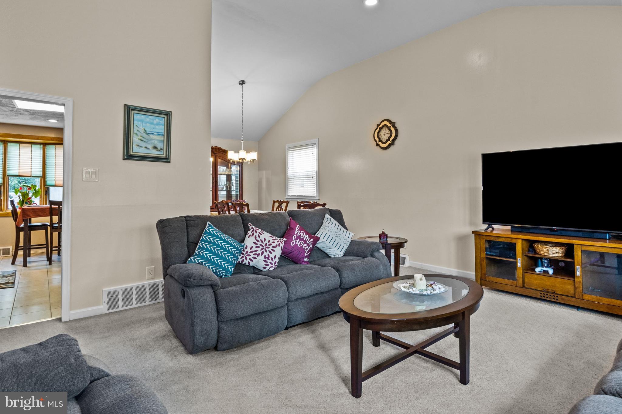 9716 Portis Road Philadelphia, PA 19115 - Photo 8 of 38