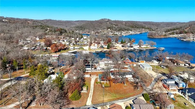 $200,000 | 267 Long Acres Drive, Sunrise Beach, MO 65079