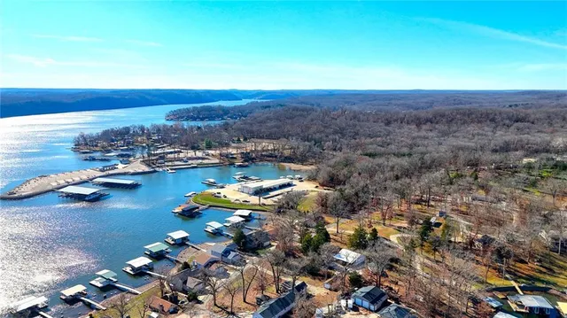 $200,000 | 267 Long Acres Drive, Sunrise Beach, MO 65079