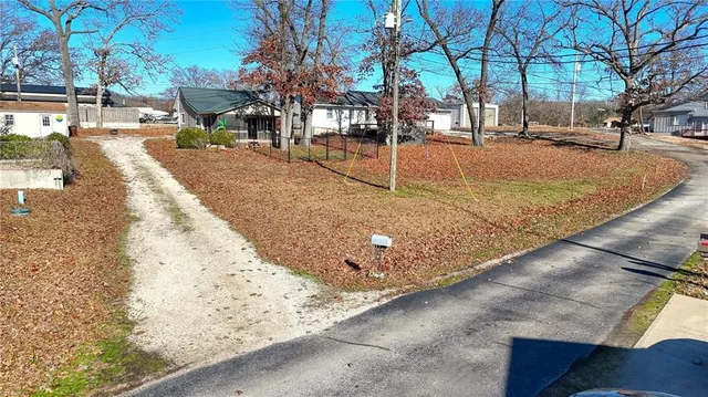 $200,000 | 267 Long Acres Drive, Sunrise Beach, MO 65079