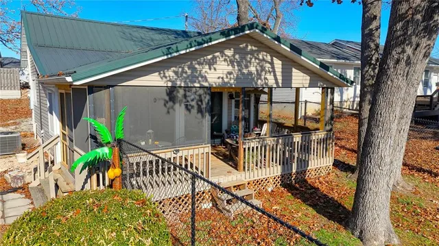 $200,000 | 267 Long Acres Drive, Sunrise Beach, MO 65079